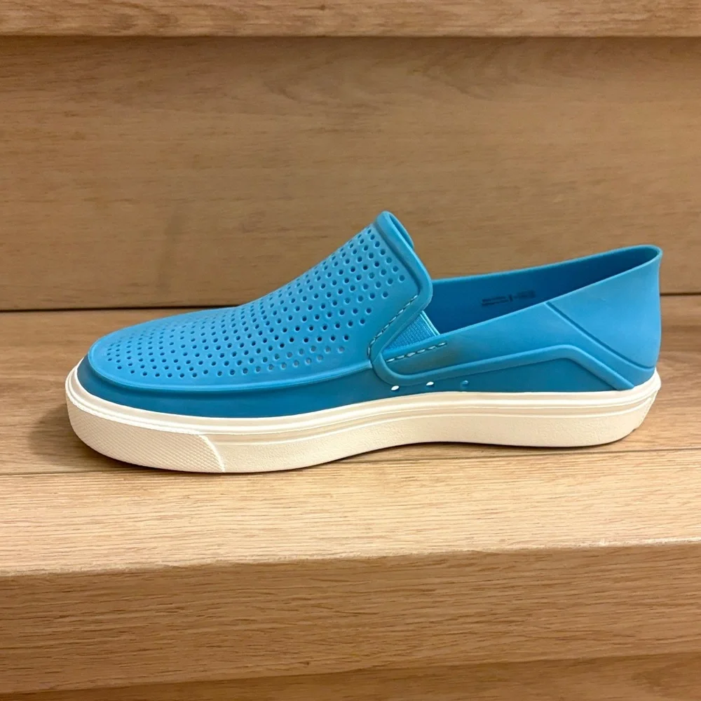 NWOT Crocs Blue Women's Flats - Picture 4 of 4